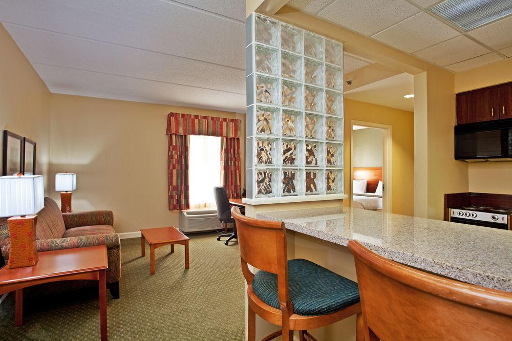 Holiday Inn Express Hotel & Suites Conover - Hickory Area By Ihg Bagian luar foto