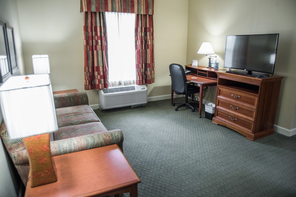 Holiday Inn Express Hotel & Suites Conover - Hickory Area By Ihg Bagian luar foto