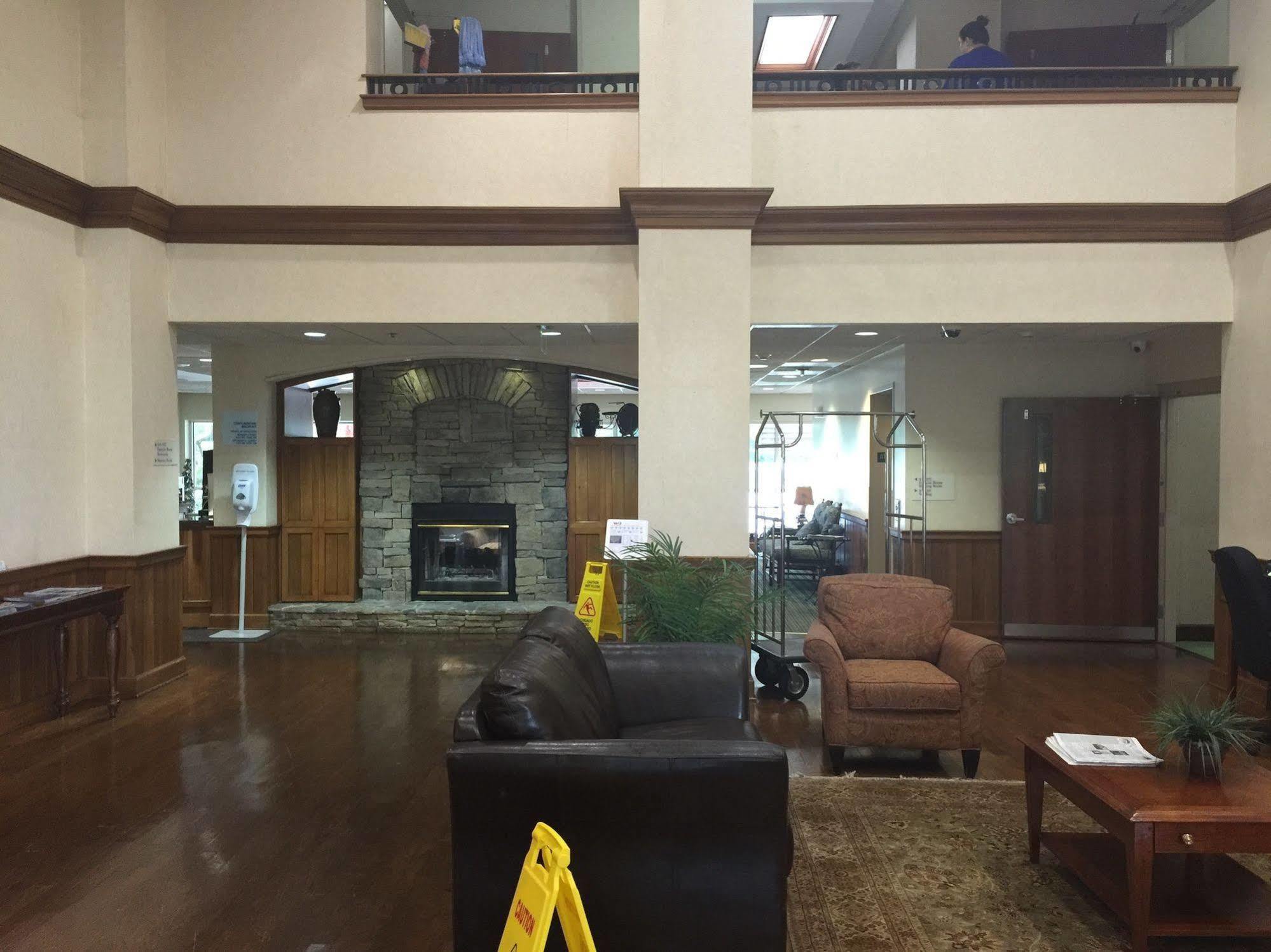 Holiday Inn Express Hotel & Suites Conover - Hickory Area By Ihg Bagian luar foto