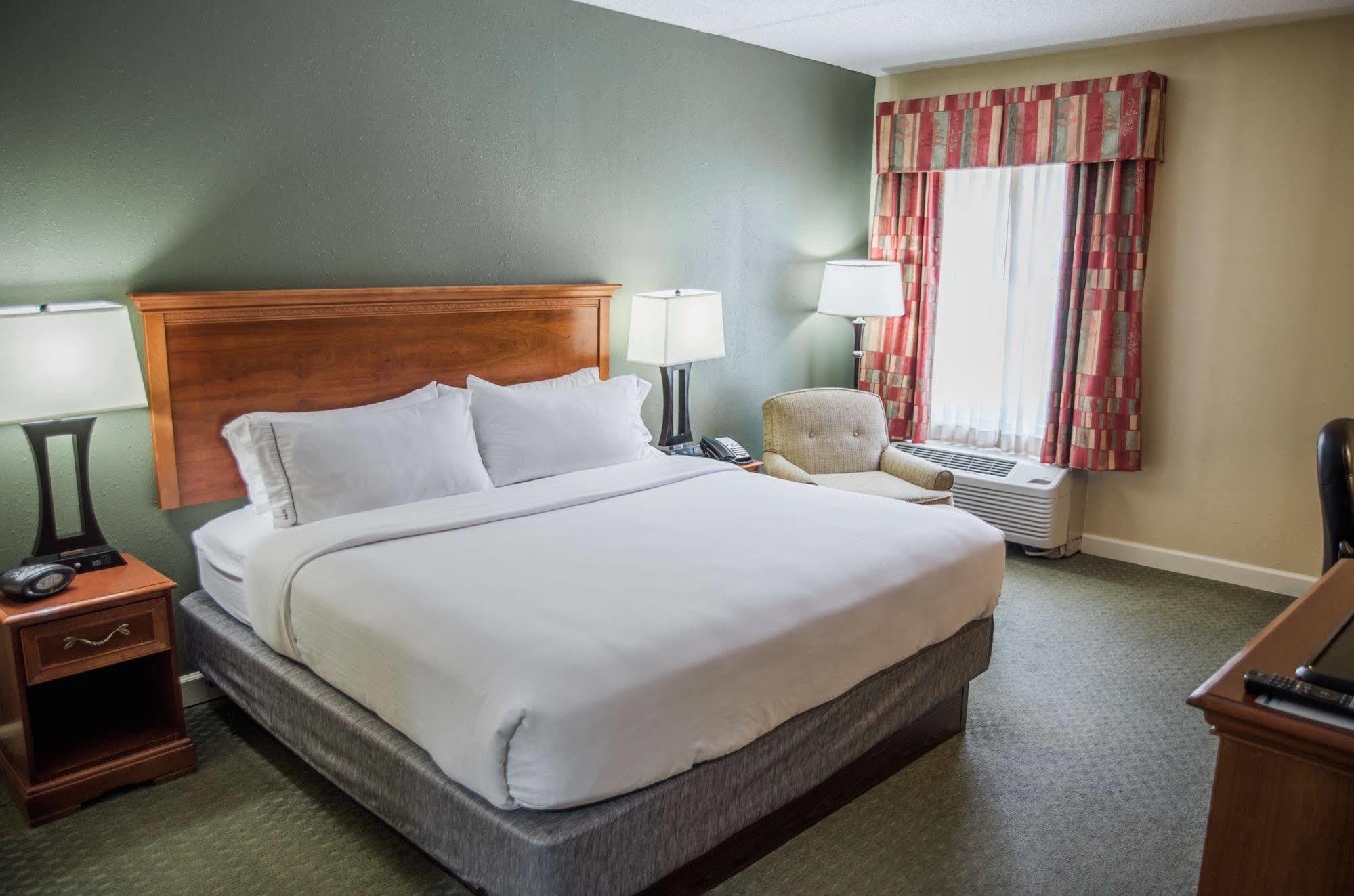 Holiday Inn Express Hotel & Suites Conover - Hickory Area By Ihg Bagian luar foto