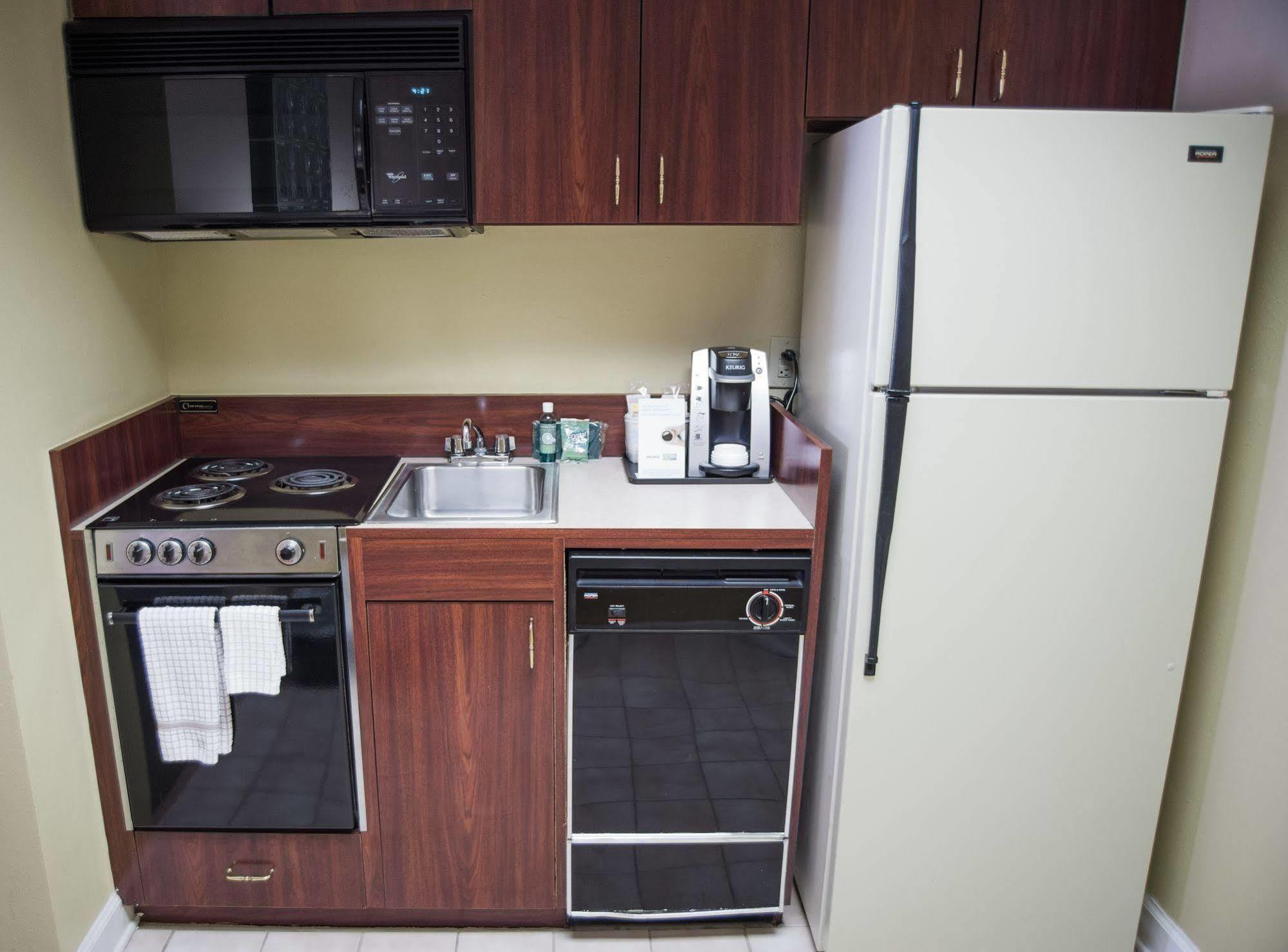 Holiday Inn Express Hotel & Suites Conover - Hickory Area By Ihg Bagian luar foto