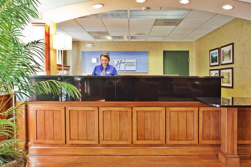 Holiday Inn Express Hotel & Suites Conover - Hickory Area By Ihg Bagian luar foto